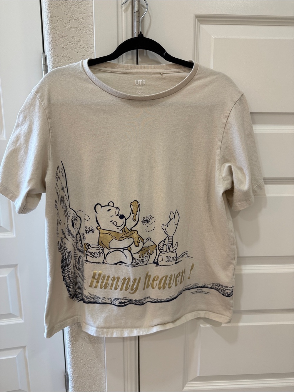 Uniqlo Cream Winnie the Pooh 'Hunny Heaven' Graphic Tee